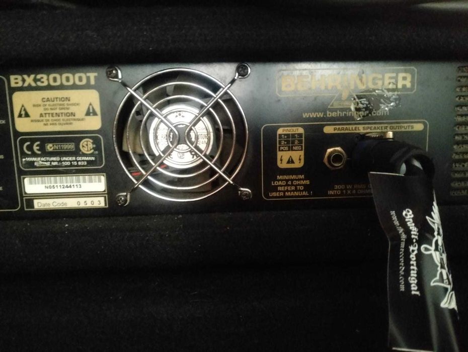 Pack Amplificador de Baixo Behringer Ultrabass (Cabeça 300W + Coluna 2X10" 500W)
