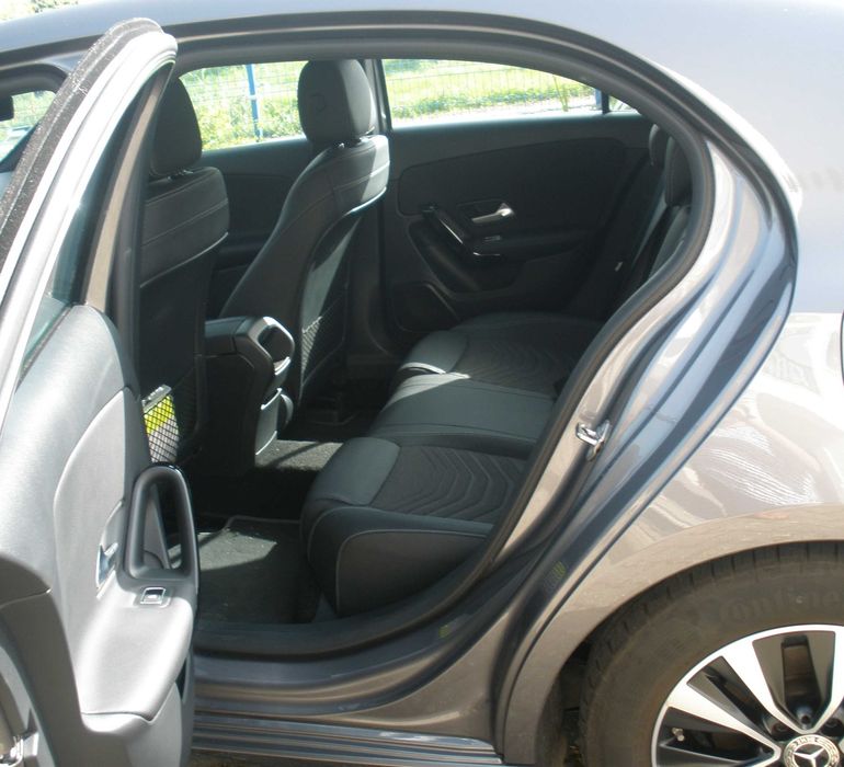 Mercedes A180d como novo. Impecávél . Com apenas 6.000 kms reais