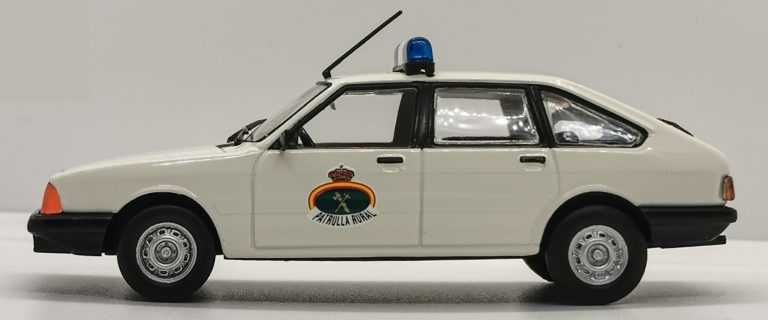 Model 1:43 IXO Chrysler 150 Guardia Civil (Hiszpania)
