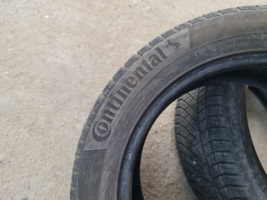 Opony zimowe para 215/55/17 continental .
