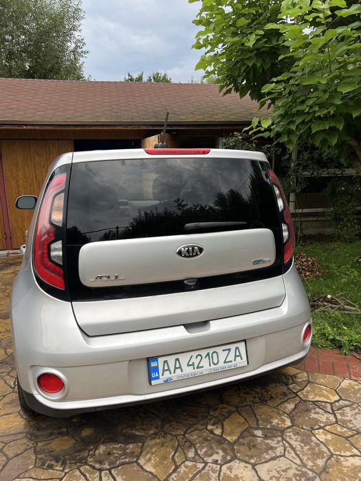 Kia Soul 2017 електромобіль
