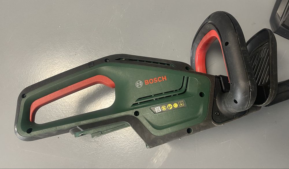 Corta-Sebes a Bateria Bosch UniversalHedgeCut 18V-55 (Como Novo)
