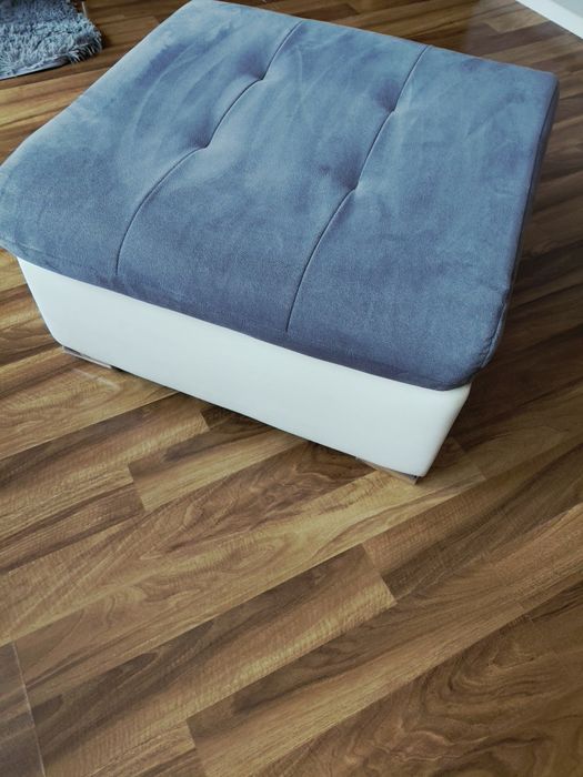 Szary elegancki Podnóżek pufa