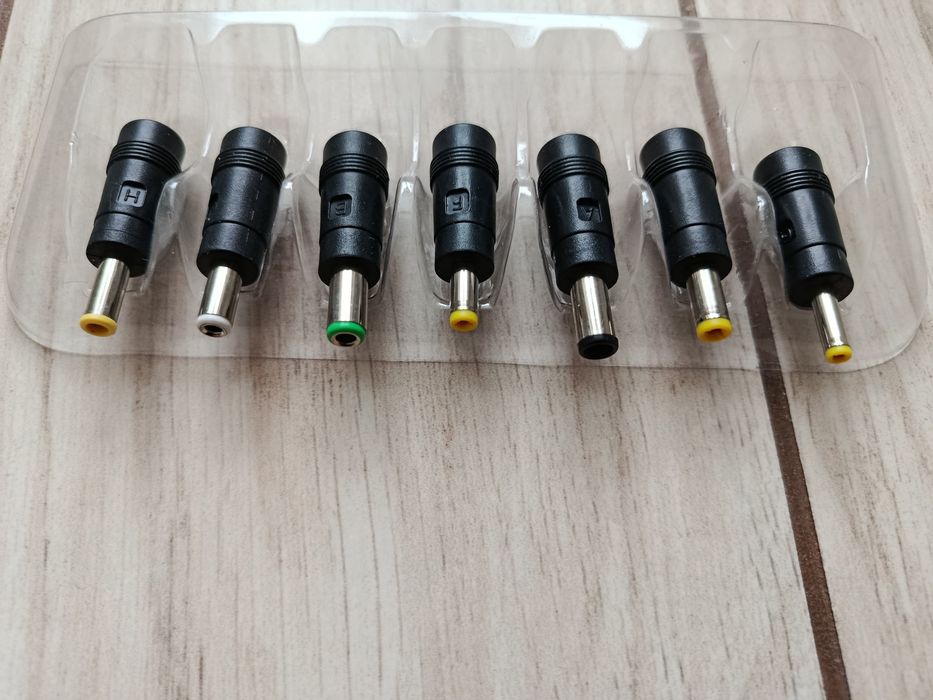 Універсальні насадки для зарядки ноутбука, перехідники, набір