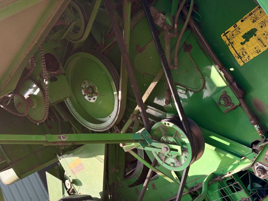 Комбайн John Deere 1052