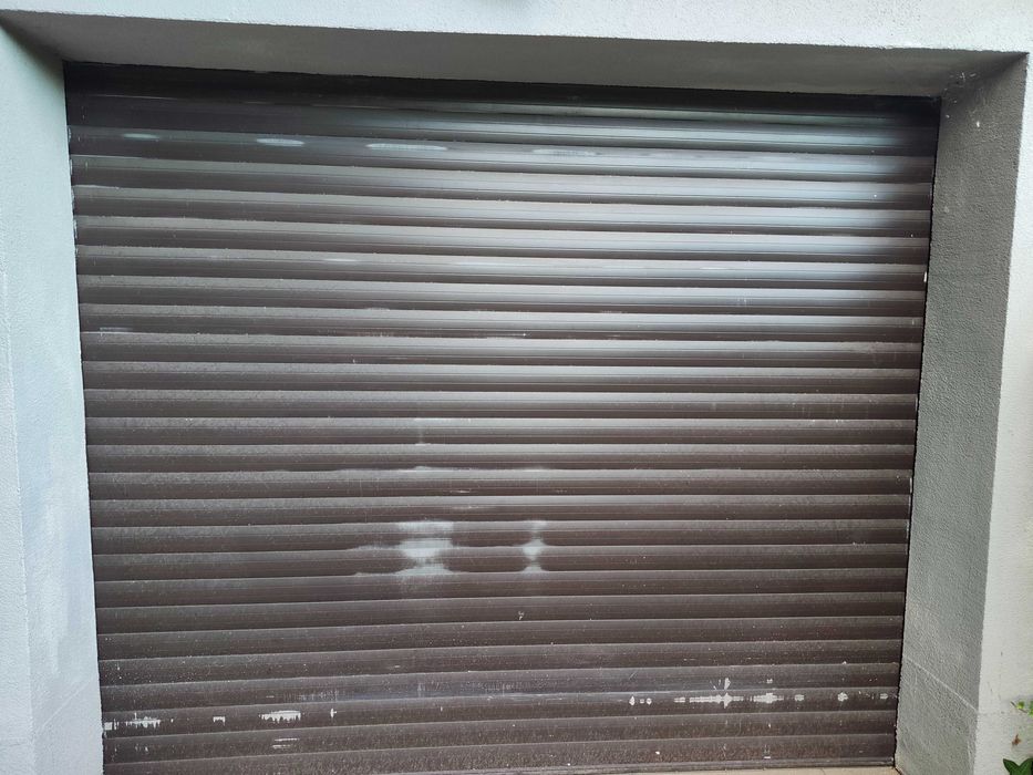 Poszukuję ekipy do pomalowania bramy garażowej