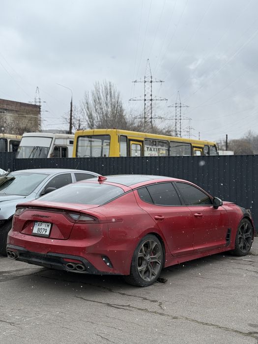 Kia Stinger 3.3 бенз 80к пробег