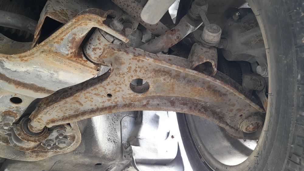 Braço de suspensão frente esquerdo HYUNDAI Coupé (RD)