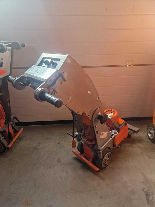 Samojezdny zdzierak Husqvarna do podłóg BLASTRAC BS 75 2019 ROK