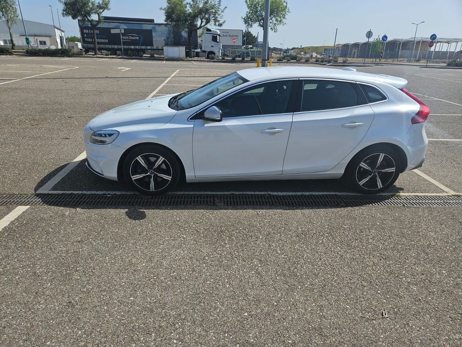 Volvo V40 2.0 D3 R-Design