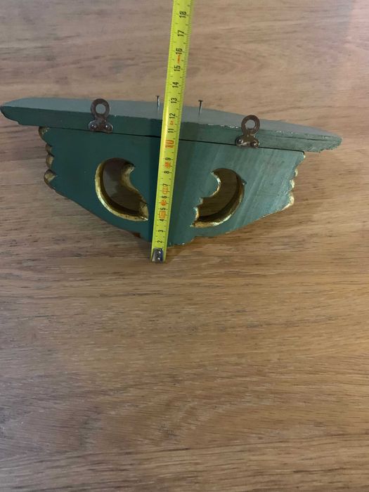 Peanha madeira esculpida à mão