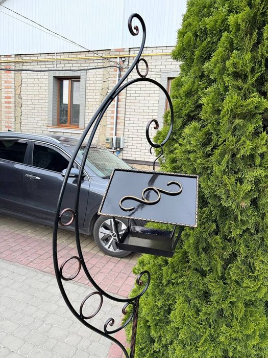Кована годівничка ручна робота.