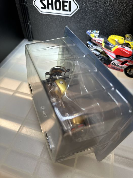 Miniatura BMW R90S Escala 1/24 Licença BMW Caixa Fechada