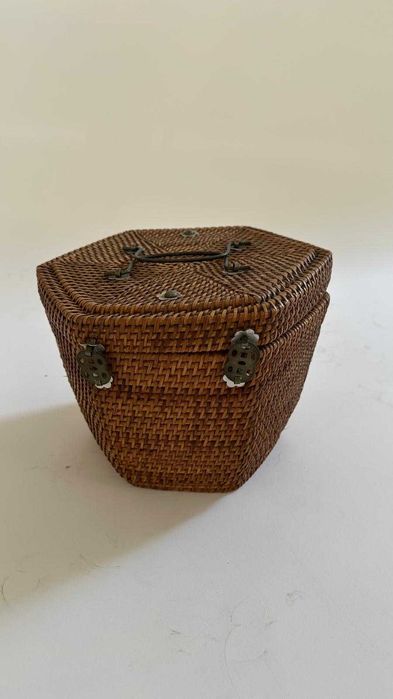 Cesta japonesa Tête a Tête almofadada com bule e 2 chávenas de chá