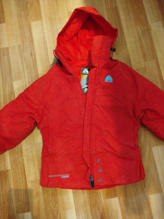 Жіночий пуховик Nike ACG