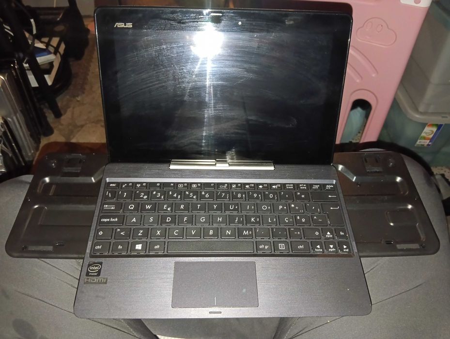 Vários PCs e tablets