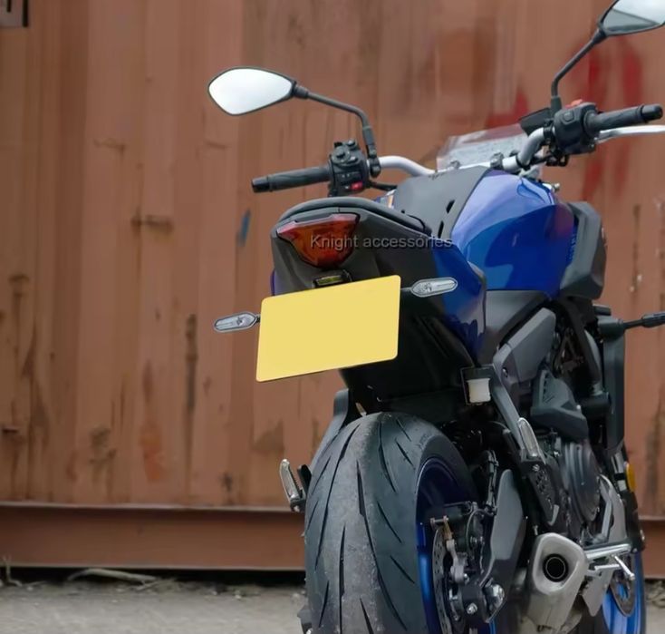 Suporte de matrícula curto (Novo) para Yamaha MT07 2025.
