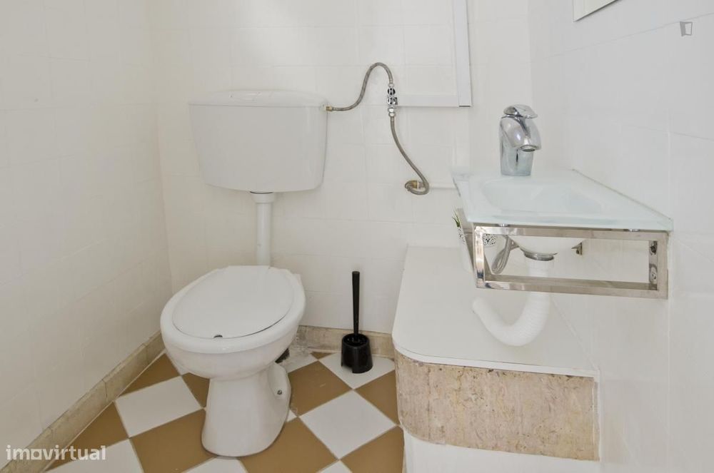 Quarto - localizado em Alameda Lisbon