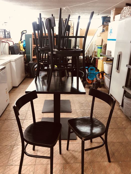 Vendo 7 mesas pretas