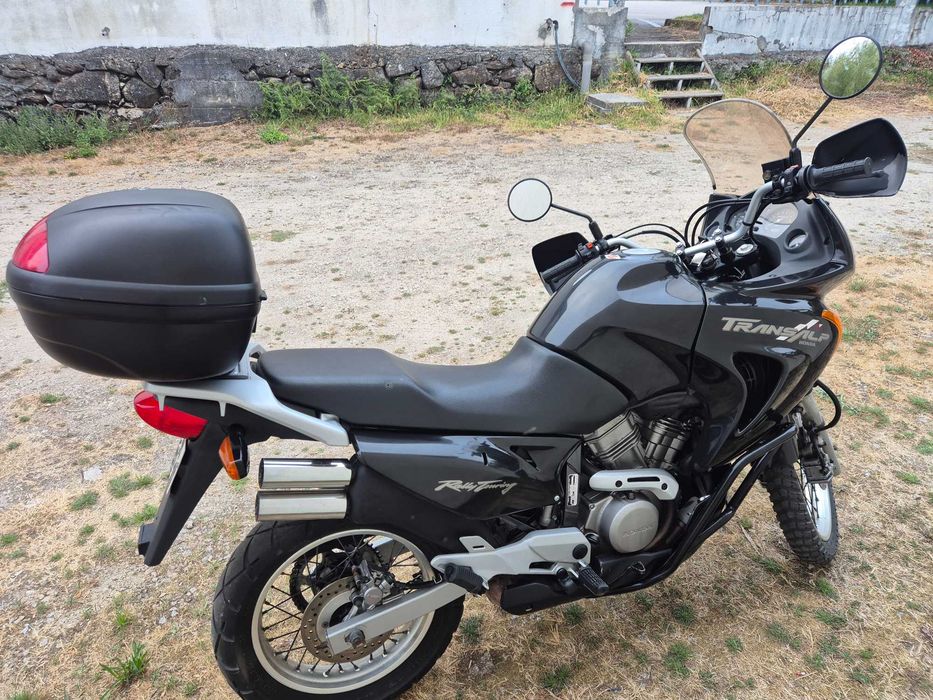 Vendo mota Transalp 650 em excelente bom estado