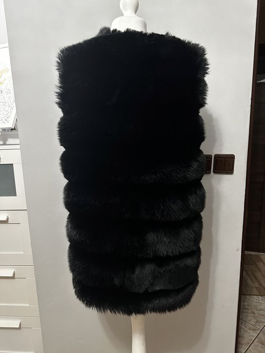 Czarny kożuszek bezrękawnik