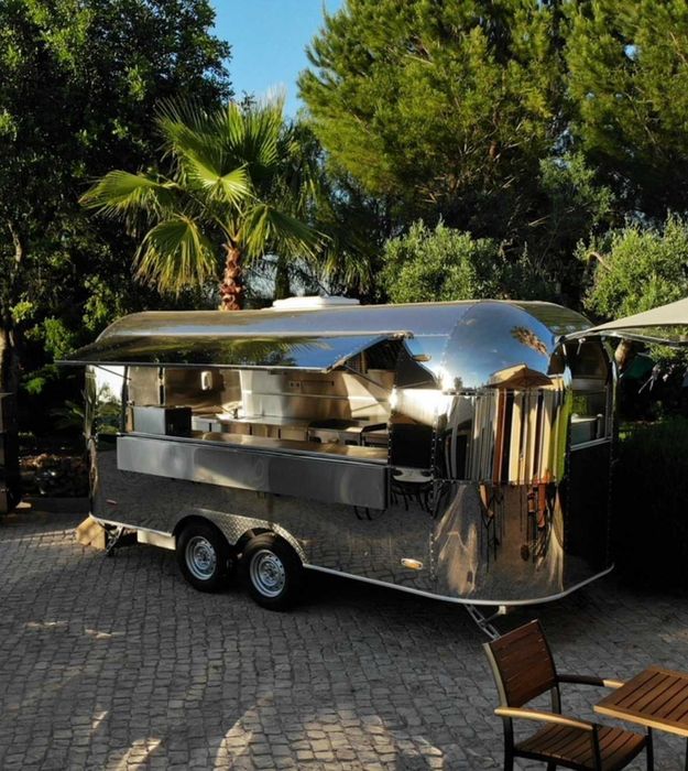 Food Truck Estilo Airstream 5m / Atrelado de Restauração – Totalmente Equipado