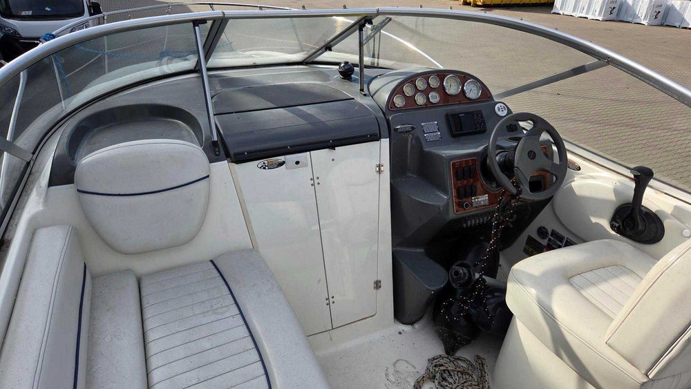 Bayliner 245 Cruiser z przyczepą