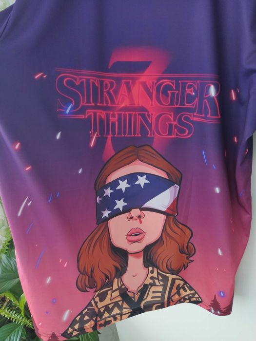 Fioletowa koszulka z krótkim rękawem Stranger Things roz. 4XL