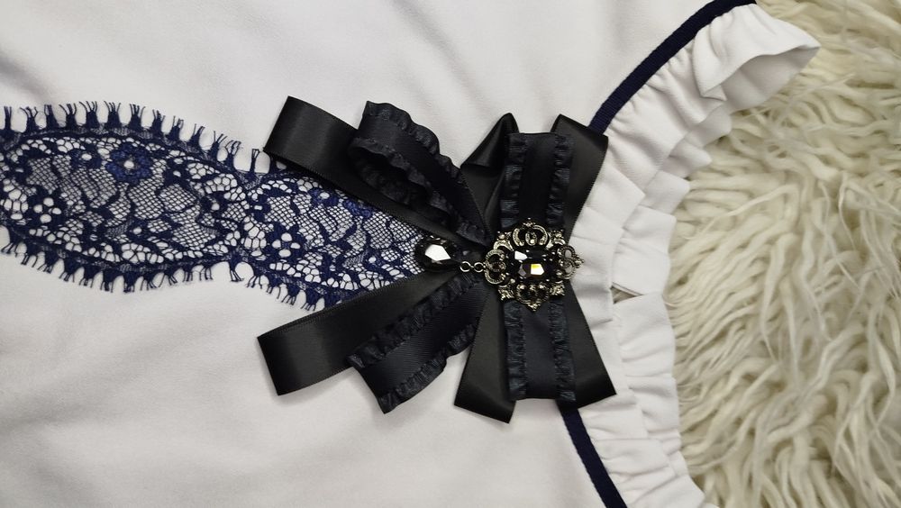 Elegancka broszka muszka mucha vintage