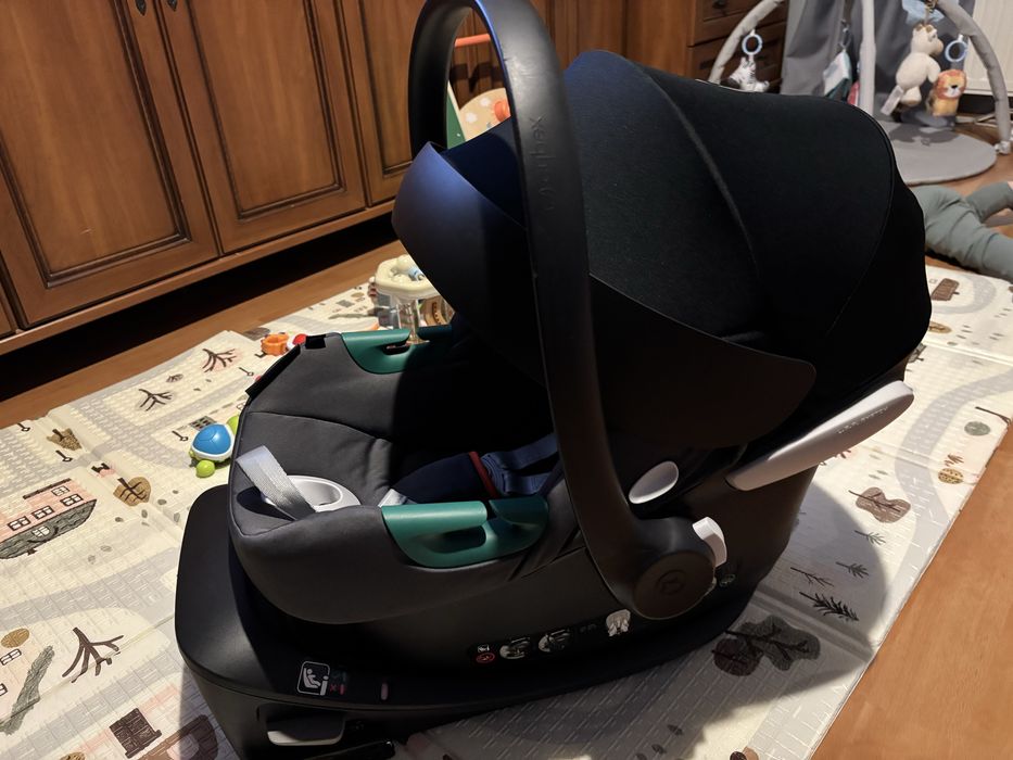 Fotelik z baza Cybex Aton B2