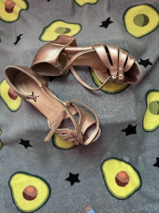 Бальні туфлі дитячі