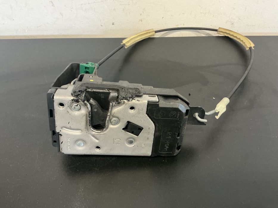 FECHADURA DA PORTA FRENTE DIREITA OPEL ASTRA H GTC ANO 2008 //