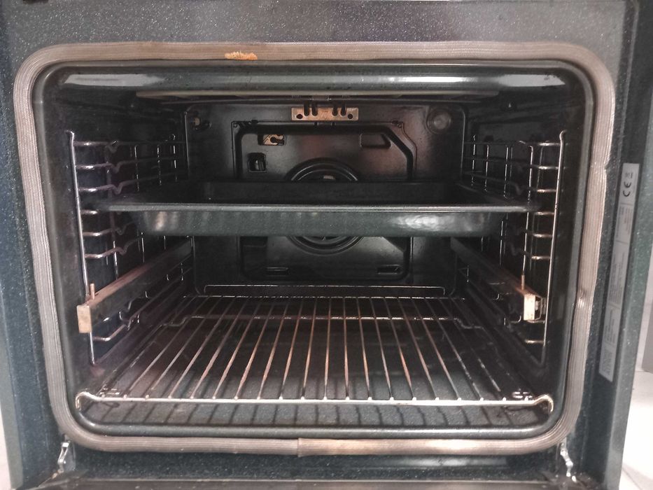 Vendo forno moderno em perfeito funcionamento.