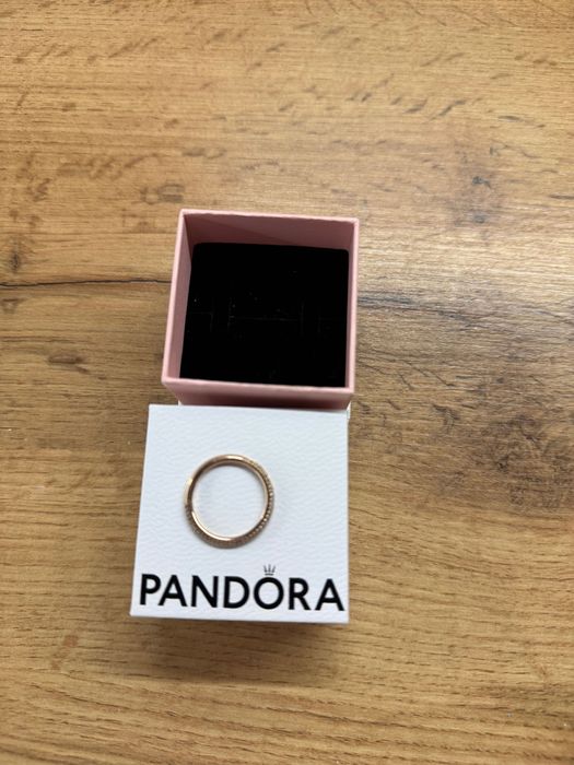 Pierścionek Pave Pandora Me