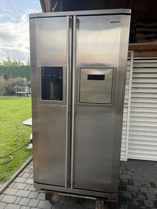 Lodówka dwudrzwiowa z kostkarką
