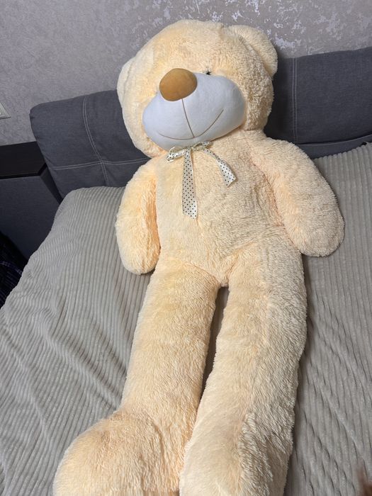 Великий пльшевий ведмедик