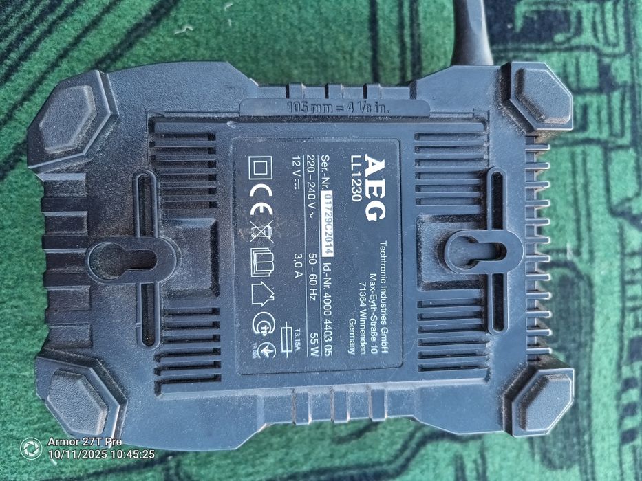 Carregador com duas baterias 12v AEG