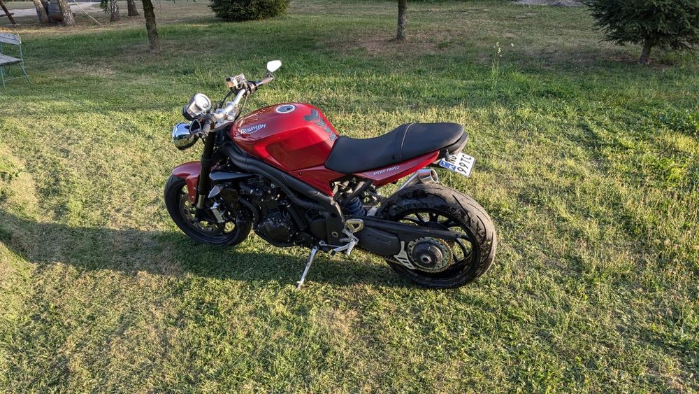 Triumph speed triple 1050