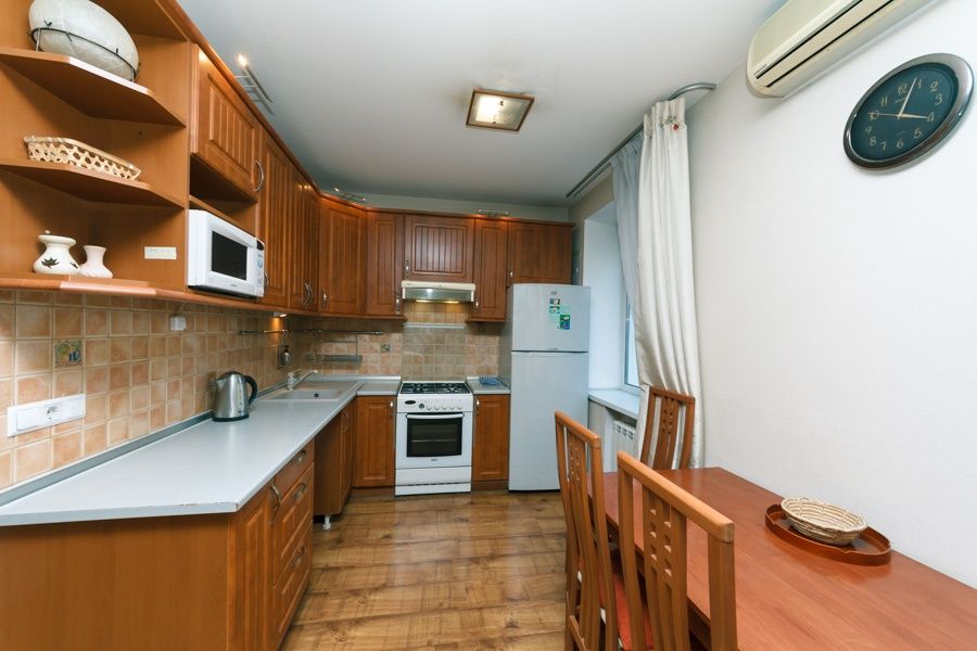 Подобово 3к апартаменти, Палац спорту, Гулівер, Кловська