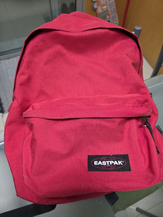 Mochila eastpak vermelha