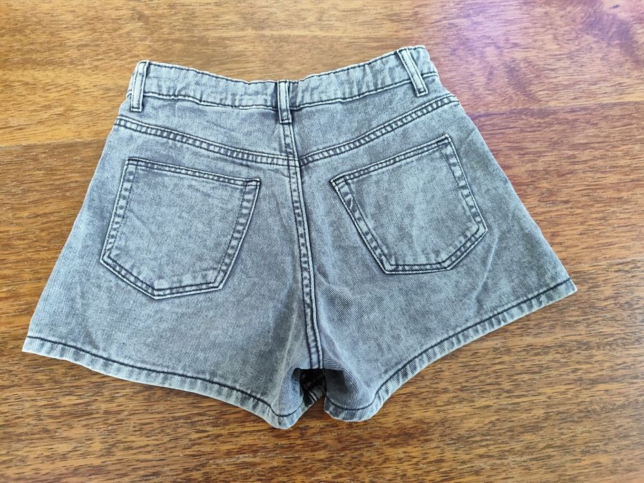 Krótkie spodenki czarne H&M r.146.
