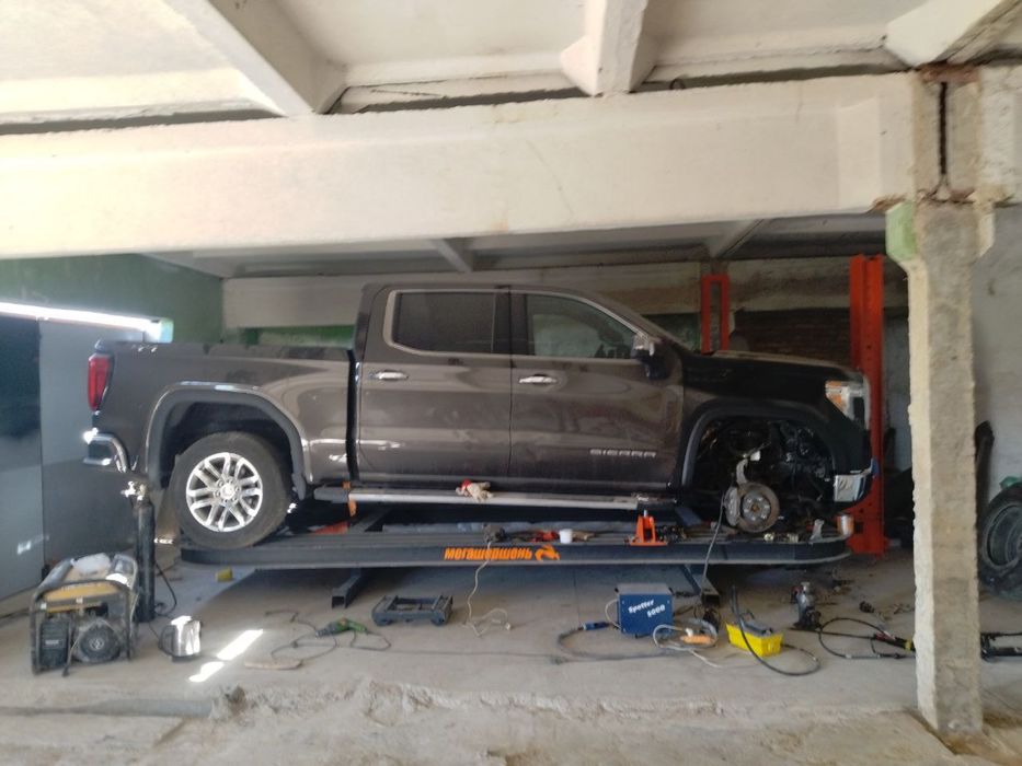 СТО відновлення авто після ДТП зварювальні роботи хімчистка автопідбір