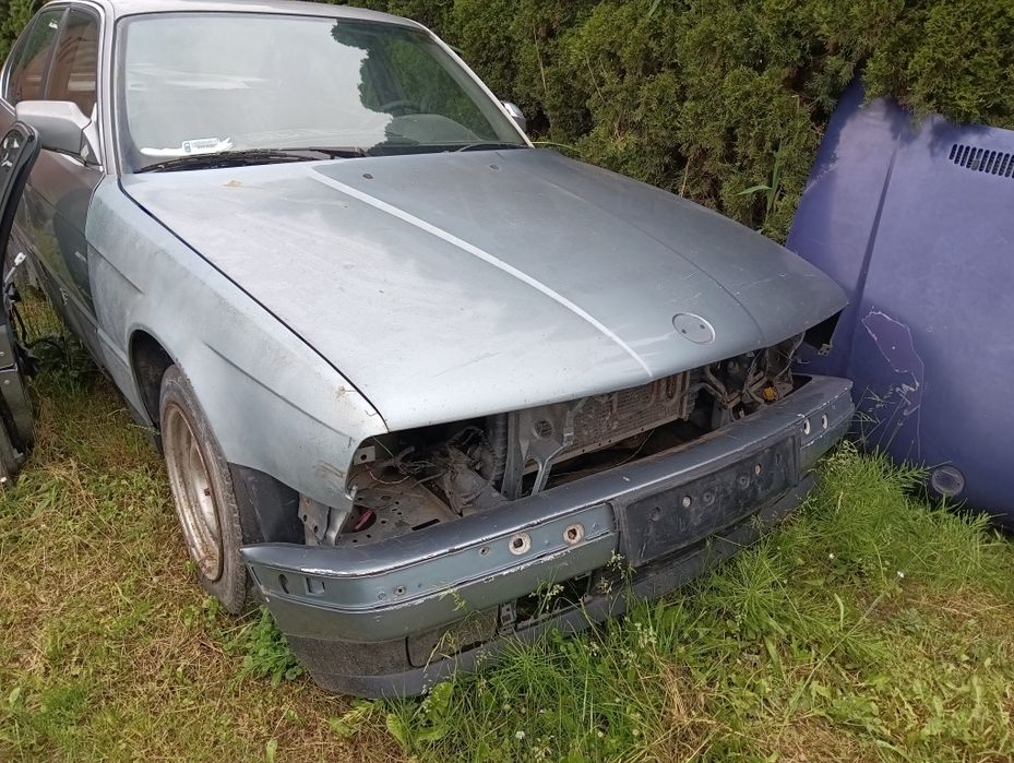 BMW 5 E34 maska pokrywa silnika przód zderzak 535i m30b35 manual