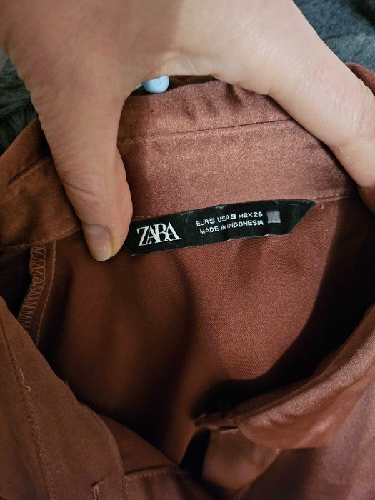Сукня-сорочка атласна Zara S , кольору марсала,