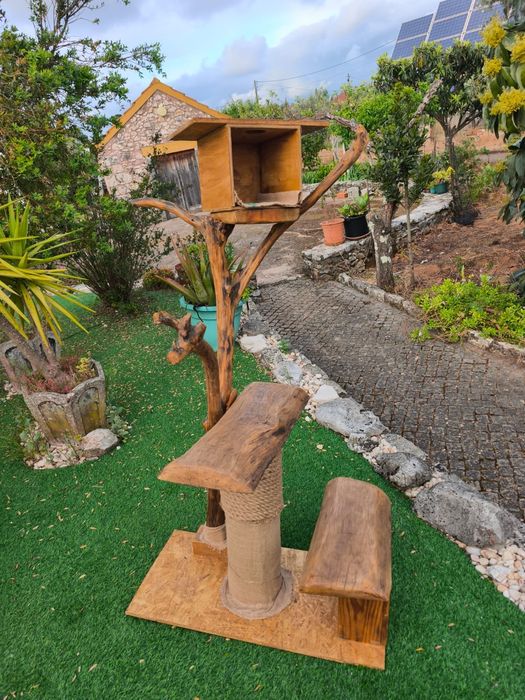 Arranhador/ parque didático para gatos artesanal.