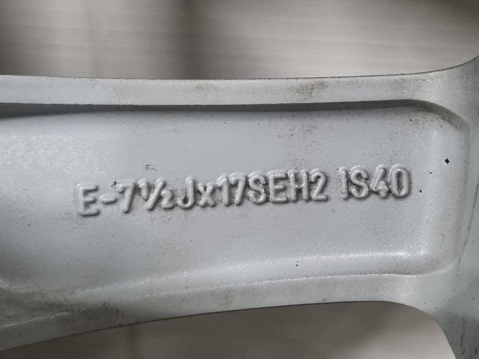 Диски колісні с резиною на BMW R17