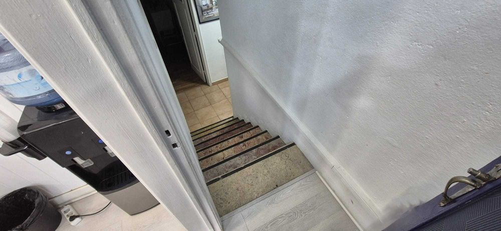 Loja de 64m na Amadora, Venteira, com 2 pisos