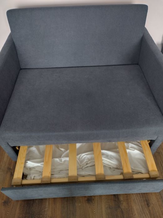 Sofa. Szara. Z pojemnikiem.