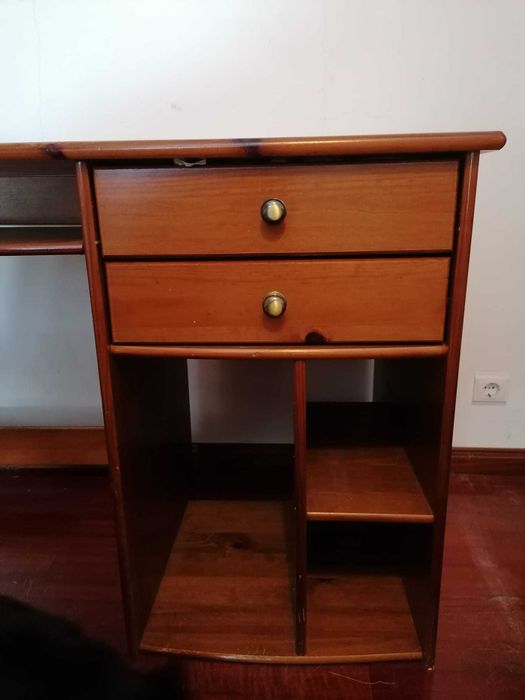 Secretária em Madeira de Pinho Maciça