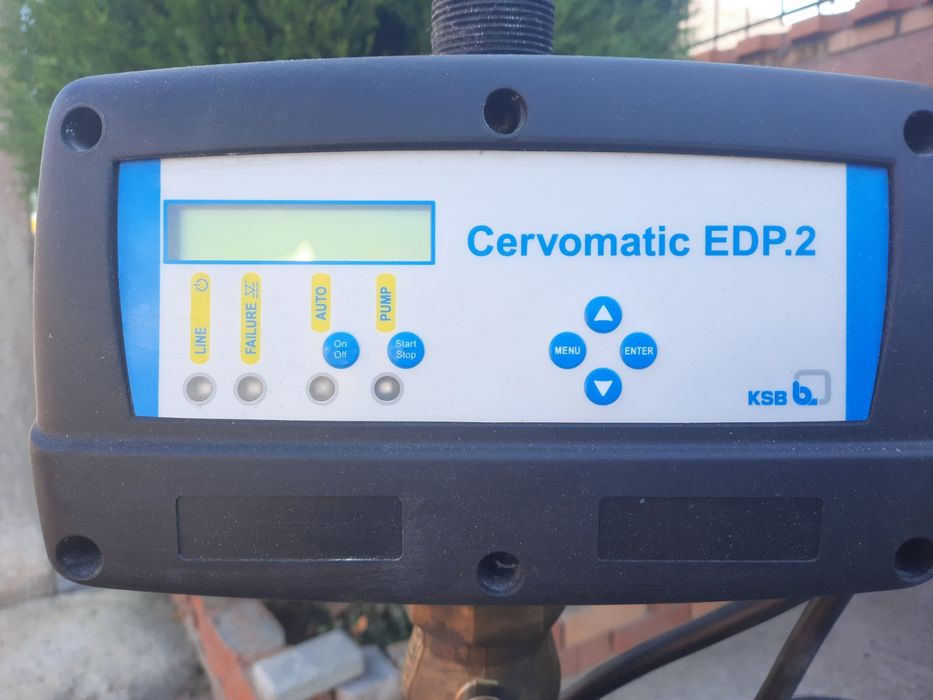 Вертикальный многоступенчатый насос из чугуна с электронной системой у